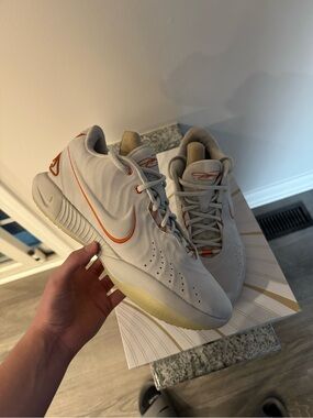 Nike LeBron 21
Akoya